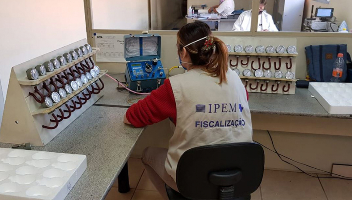 Ipem-SP verifica aparelhos de medir pressão arterial utilizados em hospitais no fabricante em São Bernardo do Campo  