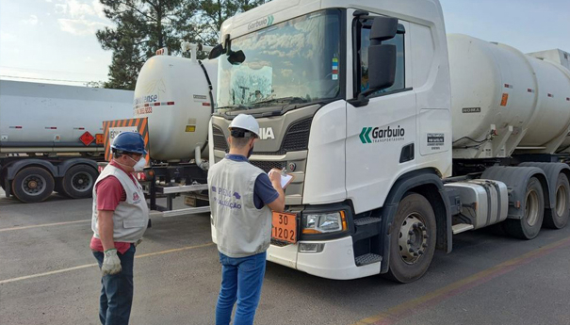 Ipem-SP fiscaliza veículos-tanque e cronotacógrafos em Bauru