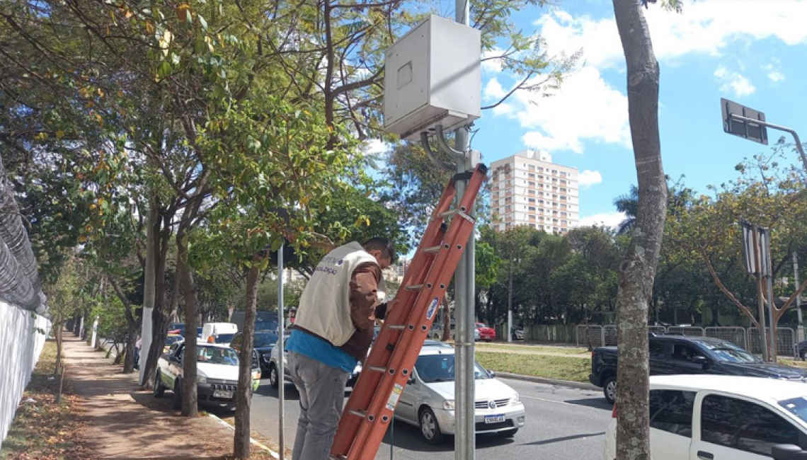 Ipem-SP verifica radares na avenida Braz Leme, zona norte da capital 