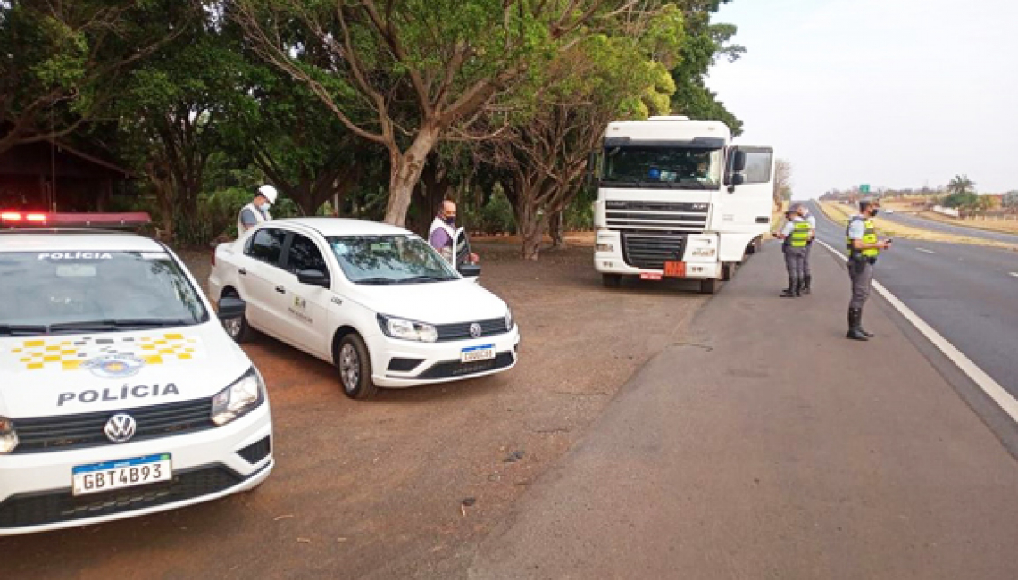 Ipem-SP fiscaliza veículos-tanque e cronotacógrafos na Rodovia Euclides da Cunha, em Jales