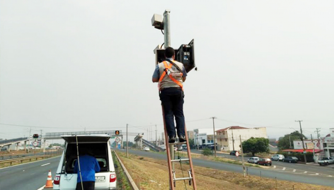 Ipem-SP verifica radar na rodovia BR 153, em São José do Rio Preto 