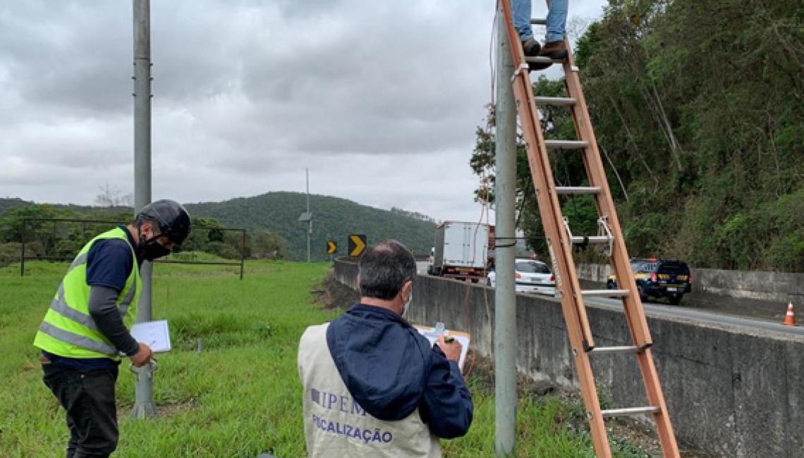 Ipem-SP verifica radar na rodovia Fernão Dias, na capital