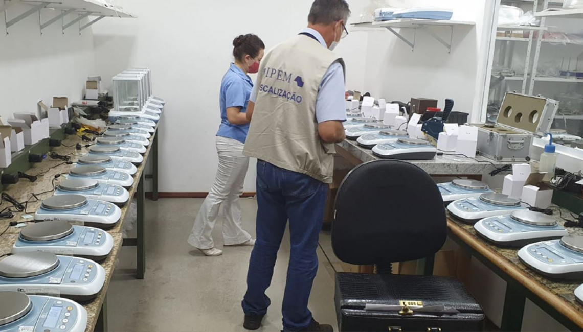 Ipem-SP verifica balanças no fabricante em Piracicaba  