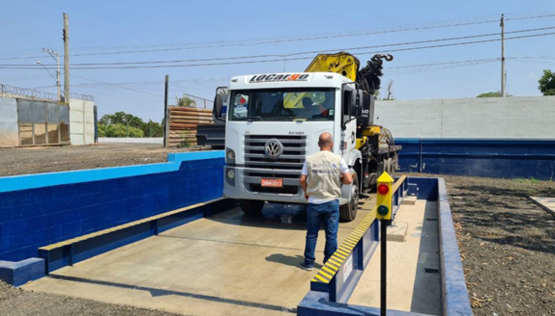 Ipem-SP verifica balança rodoviária em Piracicaba  