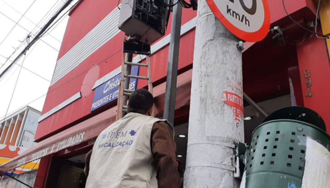 Ipem-SP verifica radares na avenida Marechal Tito, na capital 