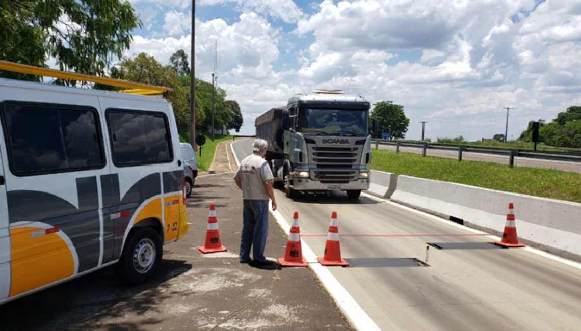 Ipem-SP verifica balança dinâmica na rodovia SP 340, em Aguaí