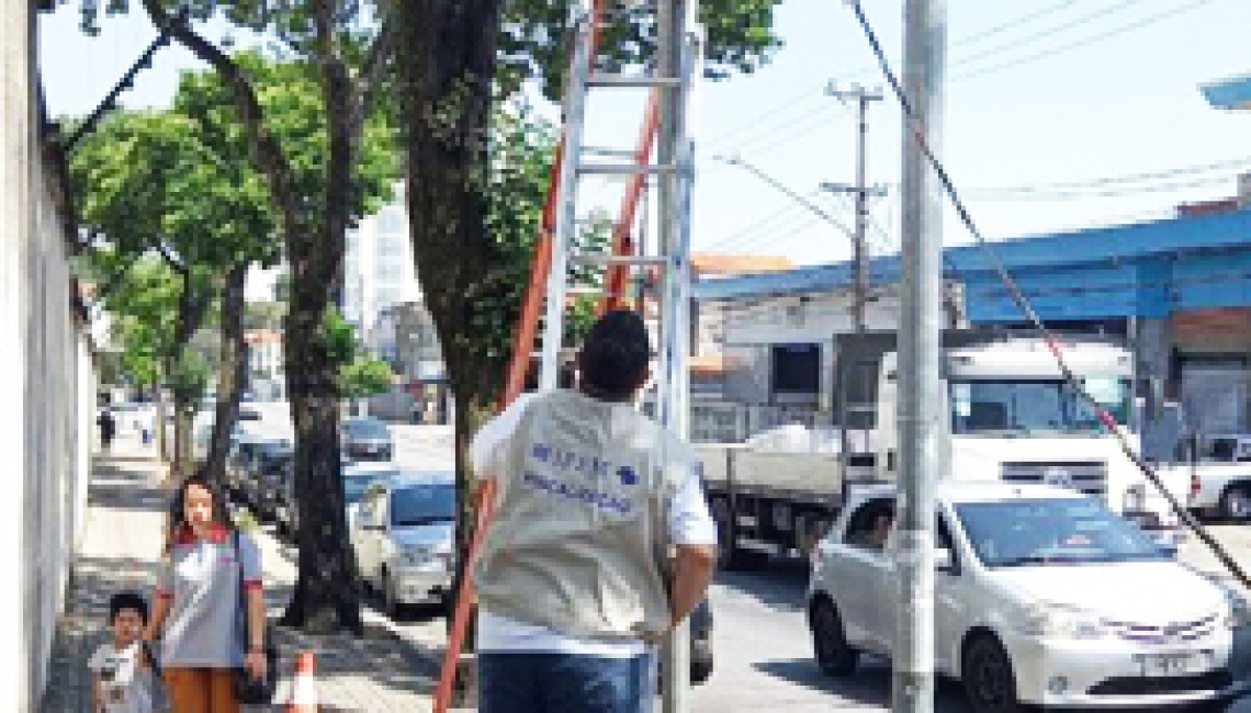 Ipem-SP verifica radares na rua Curuçá, zona norte da capital 