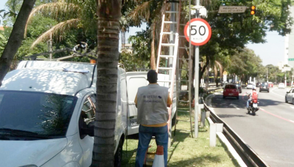 Ipem-SP verifica radares na avenida General Ataliba Leonel, zona norte da capital 