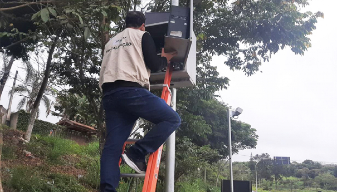 Ipem-SP verifica radar na rodovia SP 098, em Mogi das Cruzes 