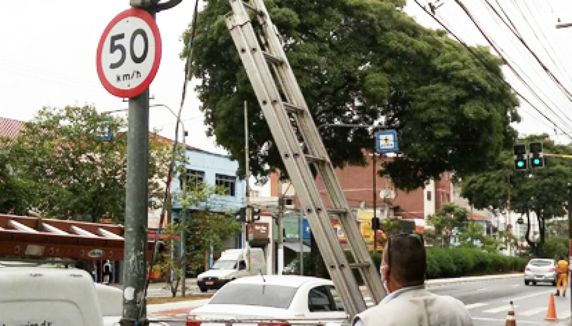 Ipem-SP verifica radares na avenida Guilherme Cotching, zona norte da capital 