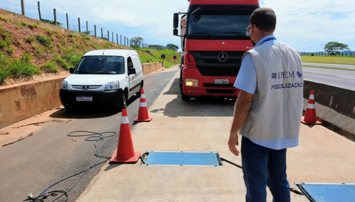 Ipem-SP verifica balança dinâmica na rodovia SP 225, em Piratininga