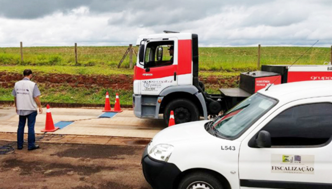 Ipem-SP verifica balança dinâmica na rodovia SP 327, em Ourinhos