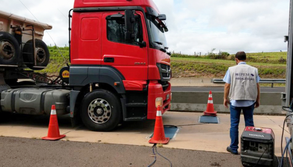 Ipem-SP verifica balança dinâmica na rodovia SP 270, em Presidente Bernardes