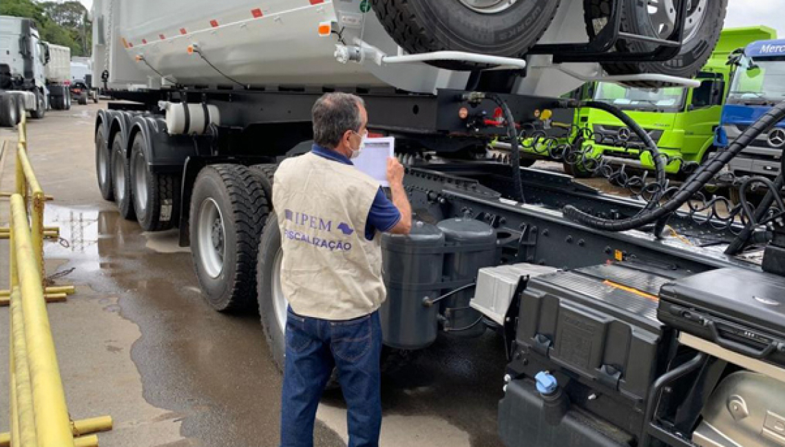 Ipem-SP verifica carroçaria para cargas sólidas utilizadas nas áreas agrícola e construção civil em Guarulhos  