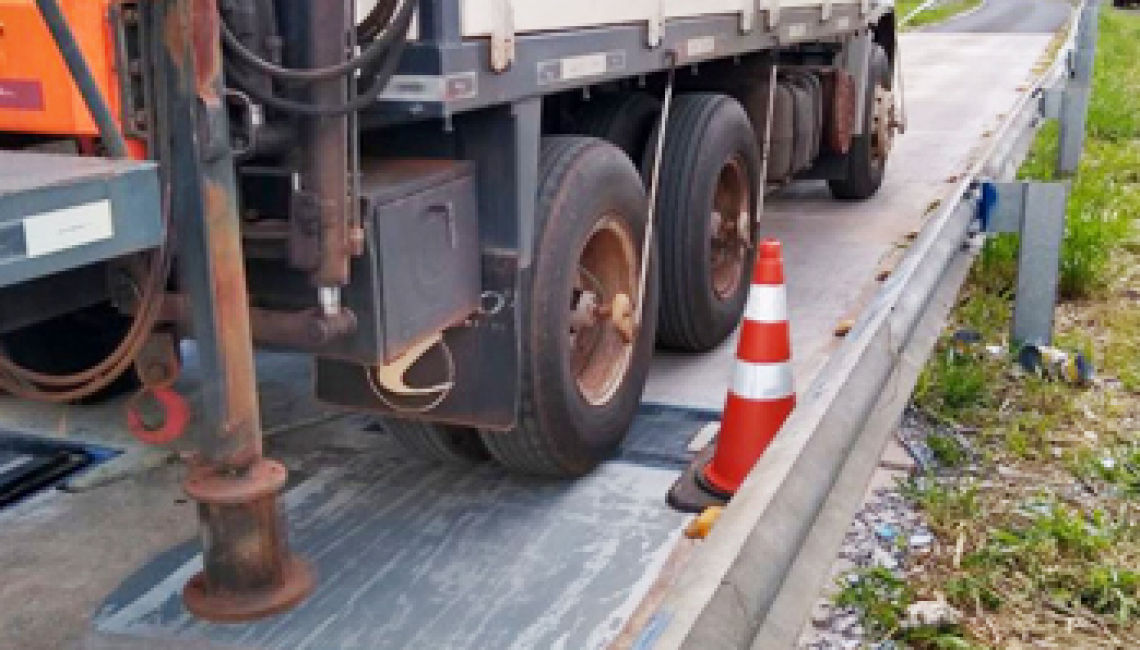 Ipem-SP verifica balança dinâmica na rodovia SP 351, em Altinópolis