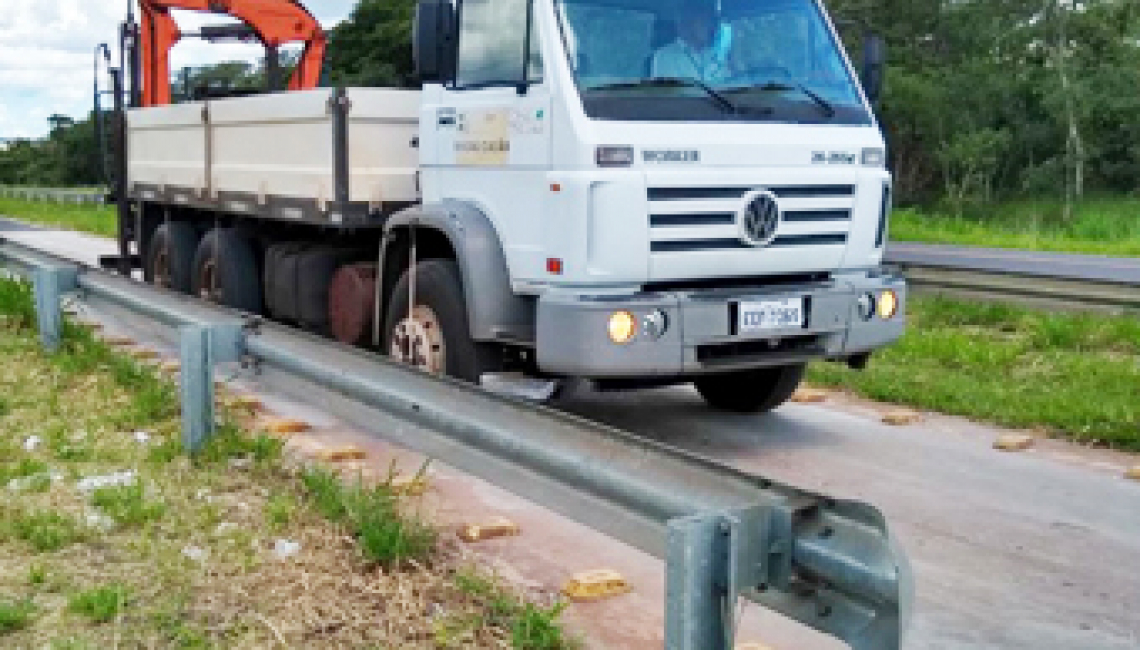 Ipem-SP verifica balança dinâmica na rodovia SP 333, em Santa Cruz da Esperança