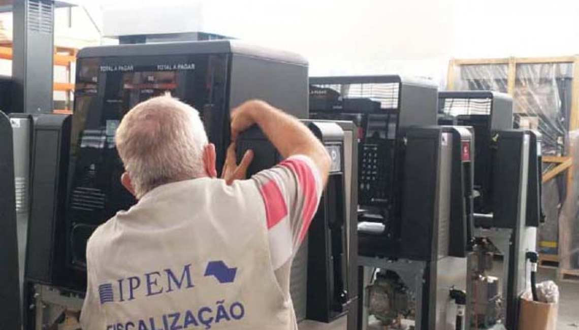 Ipem-SP verifica bombas medidoras de combustíveis no fabricante em Arujá  