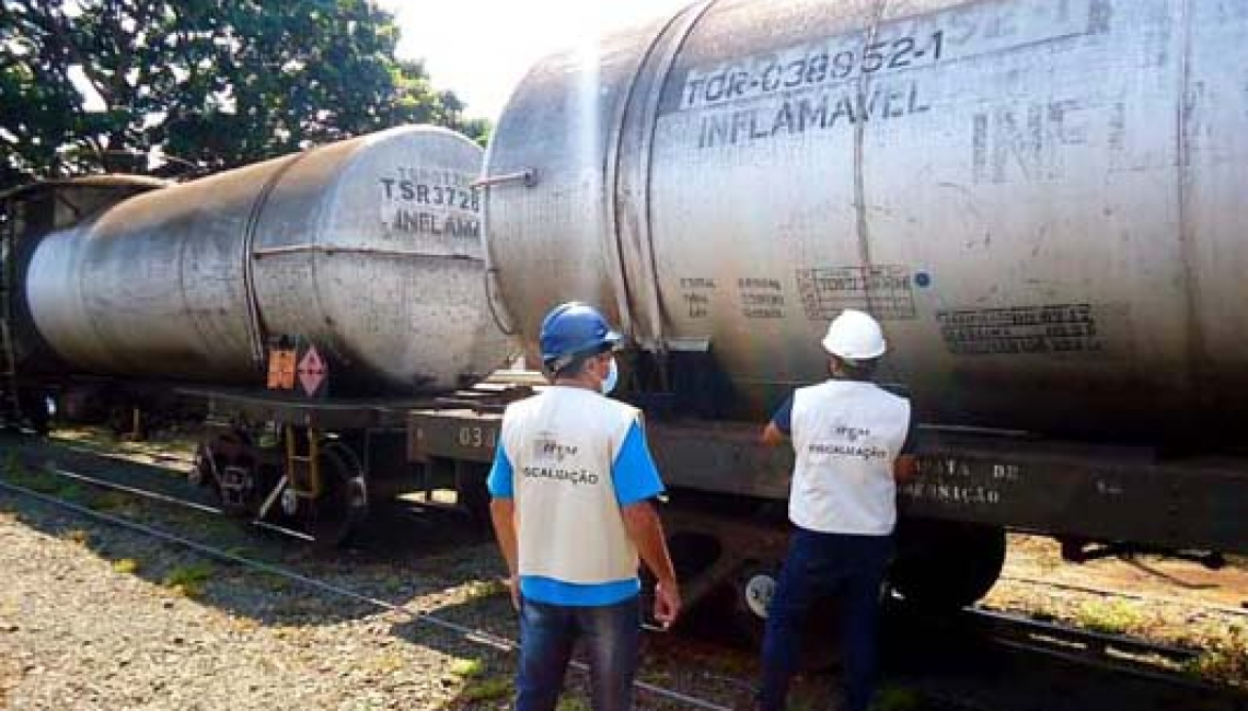 Ipem-SP fiscaliza vagões-tanque durante operação Locomotiva em Paulínia