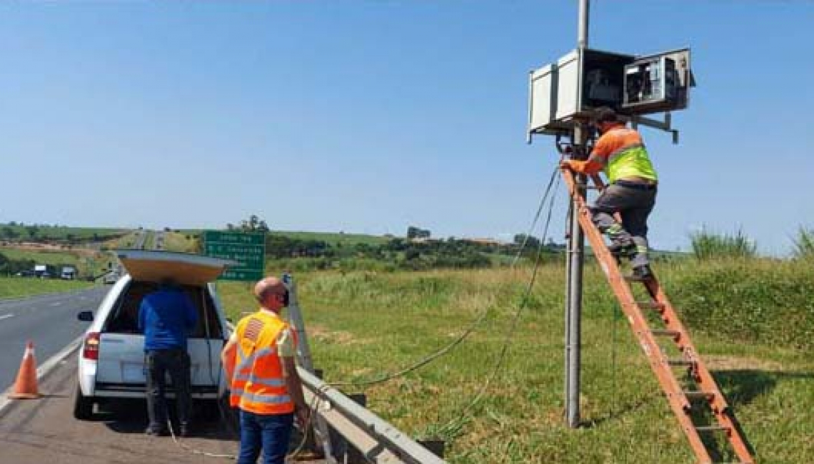 Ipem-SP verifica radar na rodovia SP 330, em Santa Cruz da Conceição