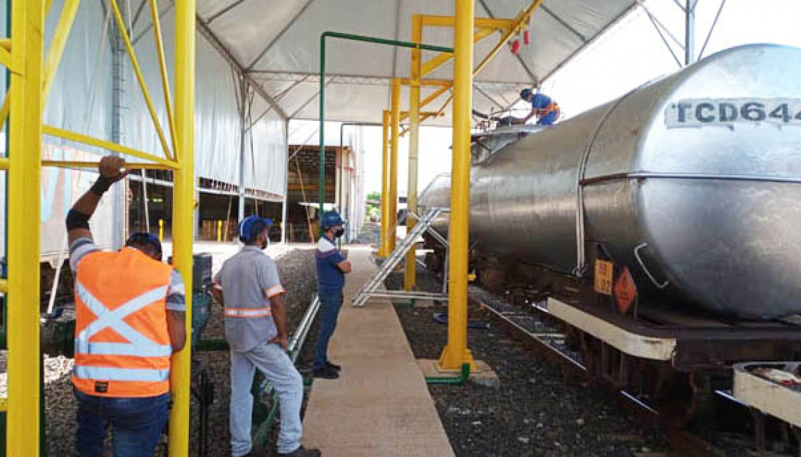 Ipem-SP verifica vagão-tanque em Ribeirão Preto