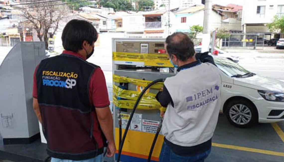 Ipem-SP autua postos na capital e Osasco durante força-tarefa “Combustível Limpo” do Governo de SP
