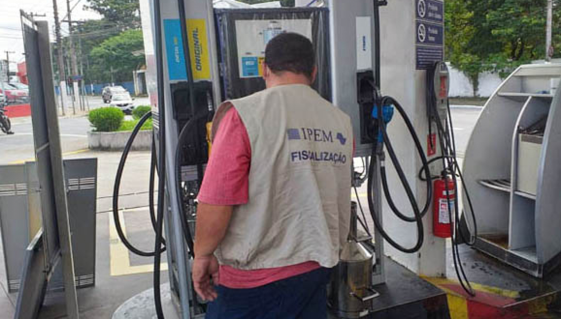 Ipem-SP participa da operação “Dia do Consumidor” em postos de combustíveis na capital 