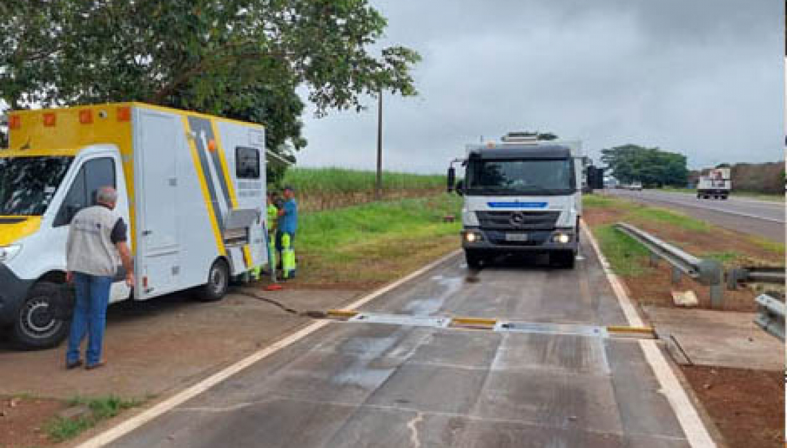 Ipem-SP verifica balança dinâmica na rodovia SP 322, em Monte Azul Paulista