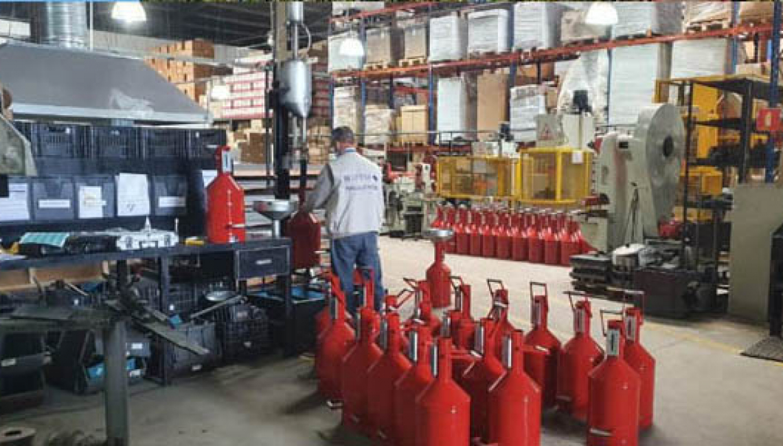 Ipem-SP verifica medidores de volume utilizados em postos de combustíveis na fábrica em Cerquilho