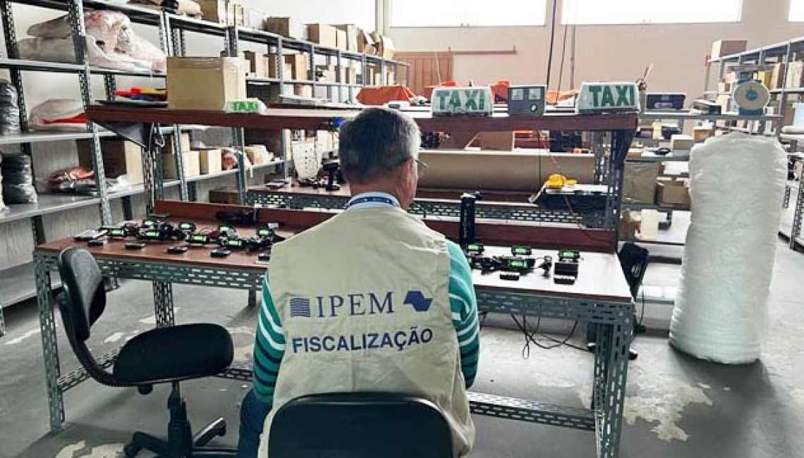 Ipem-SP verifica taxímetros no fabricante em Cerquilho  