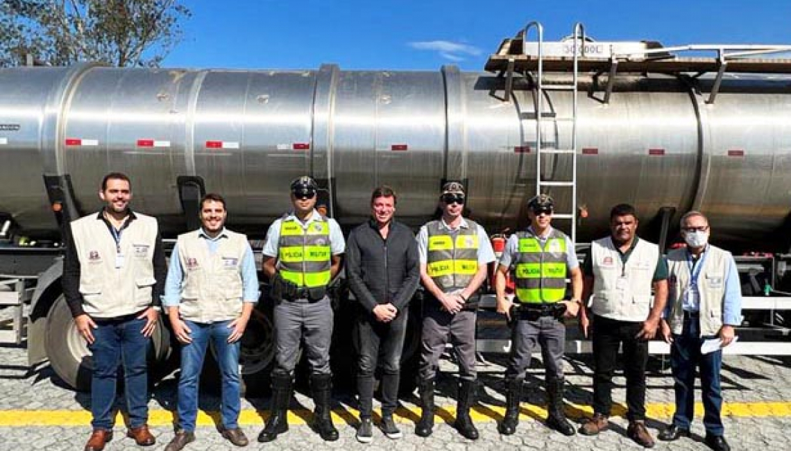 Ipem-SP fiscaliza veículos-tanque e cronotacógrafos na rodovia dos Imigrantes, em São Bernardo do Campo