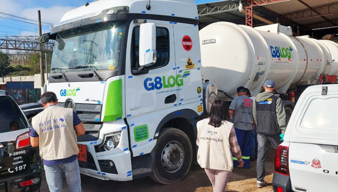 Ipem-SP fiscaliza veículos-tanque e cronotacógrafos na zona norte da capital