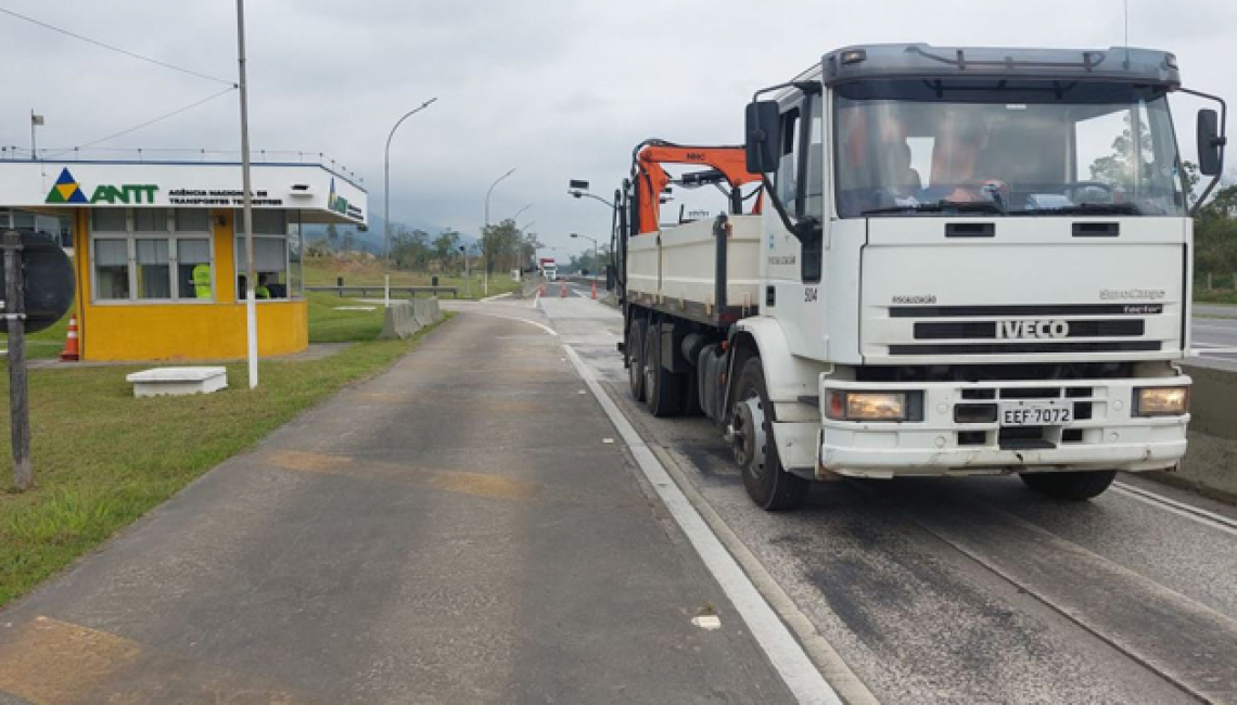 Ipem-SP verifica balança dinâmica na rodovia BR 116, em Miracatu