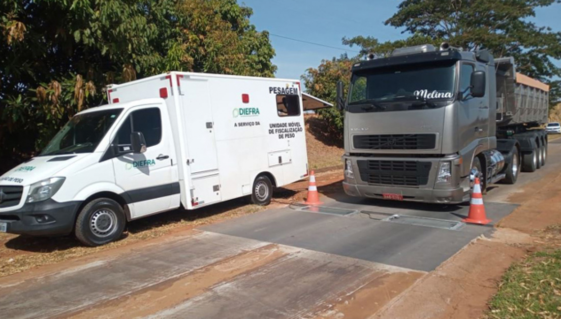 Ipem-SP verifica balança dinâmica na rodovia SP 351, em Palmares Paulista