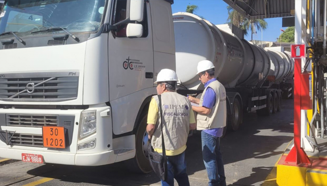 Ipem-SP fiscaliza veículos-tanque e cronotacógrafos em São José do Rio Preto