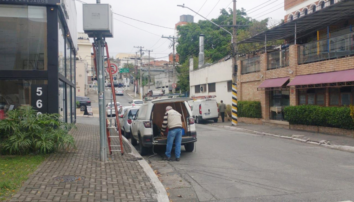 Ipem-SP verifica radar na avenida Guilherme Dumontt Villares, zona norte da capital