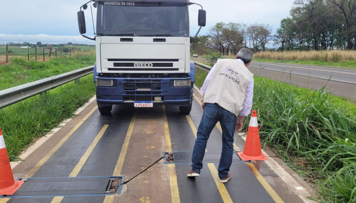 Ipem-SP verifica balança dinâmica na rodovia SP 310, em Monte Aprazível