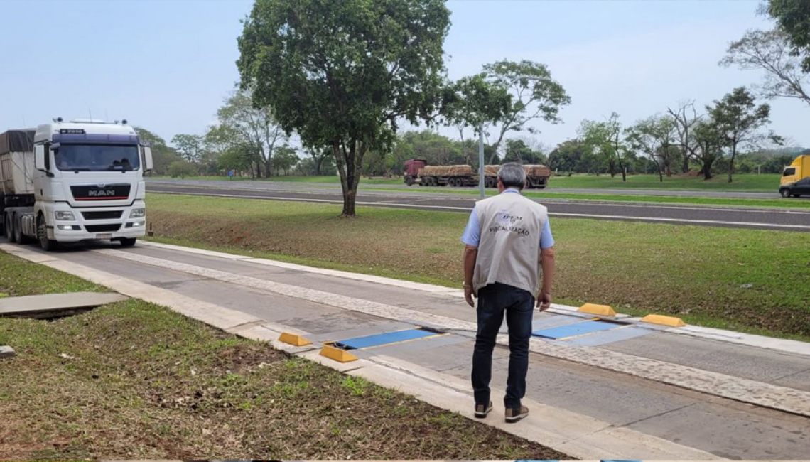 Ipem-SP faz verificação inicial de balança dinâmica na rodovia SP 310, em Cedral