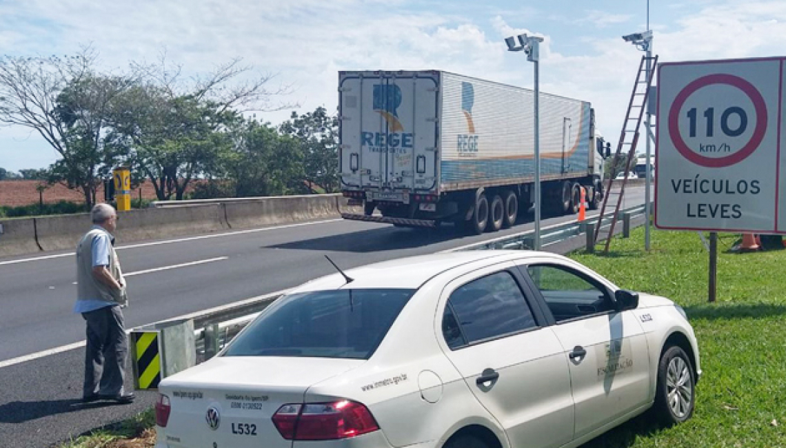 Ipem-SP verifica radar na rodovia SP 225, em Santa Cruz do Rio Pardo