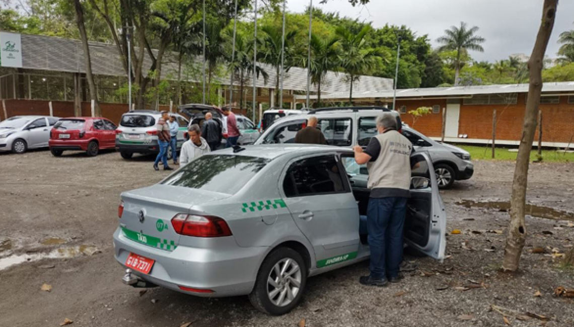 Ipem-SP verifica taxímetros em Jandira