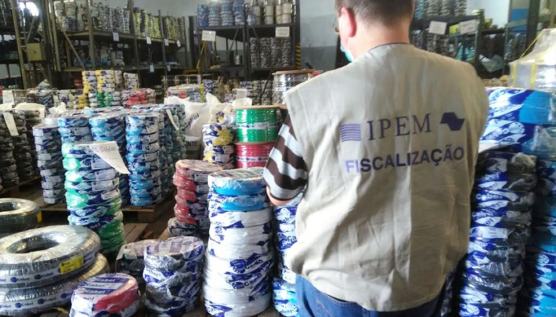 Operação "Energia Segura" encontra irregularidades em fios e cabos elétricos na capital e interior