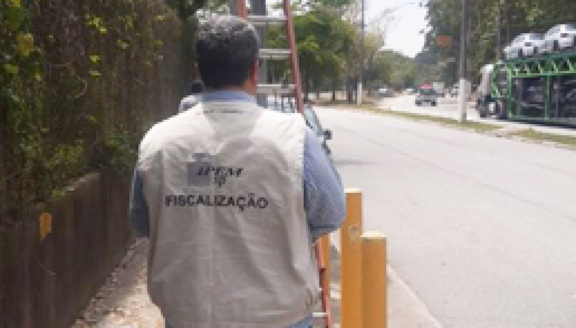 Ipem-SP verifica radar na estrada Galvão Bueno, em São Bernardo do Campo