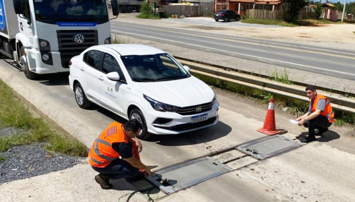 Ipem-SP verifica balança dinâmica na rodovia SP 079, em Votorantim