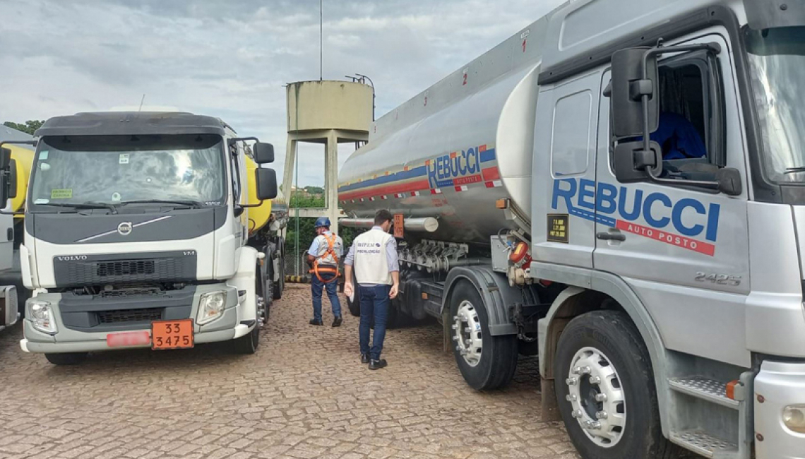 Ipem-SP fiscaliza veículos-tanque e cronotacógrafos em Bauru