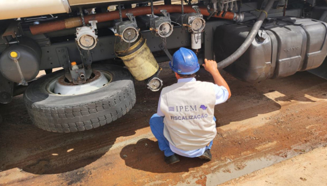 Ipem-SP verifica veículos-tanque e cronotacógrafos em Bauru 