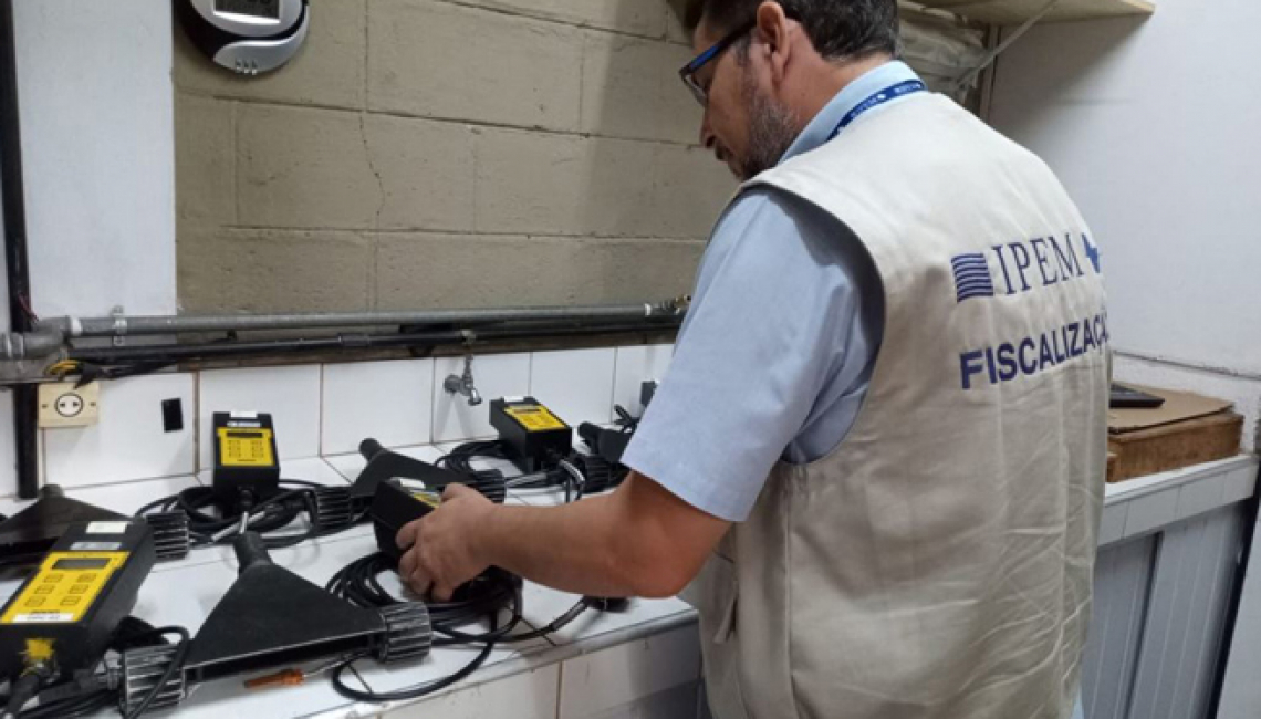 Ipem-SP verifica opacímetros no fabricante em Rio Claro 