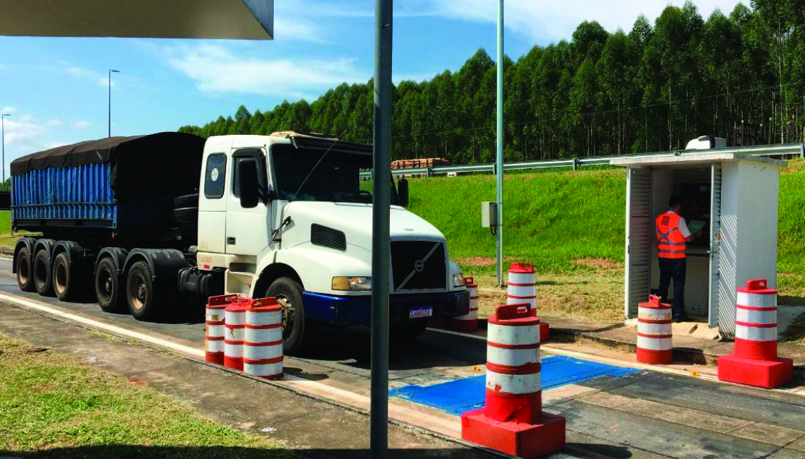 Ipem-SP verifica balança dinâmica na rodovia SP 270, em Alambari