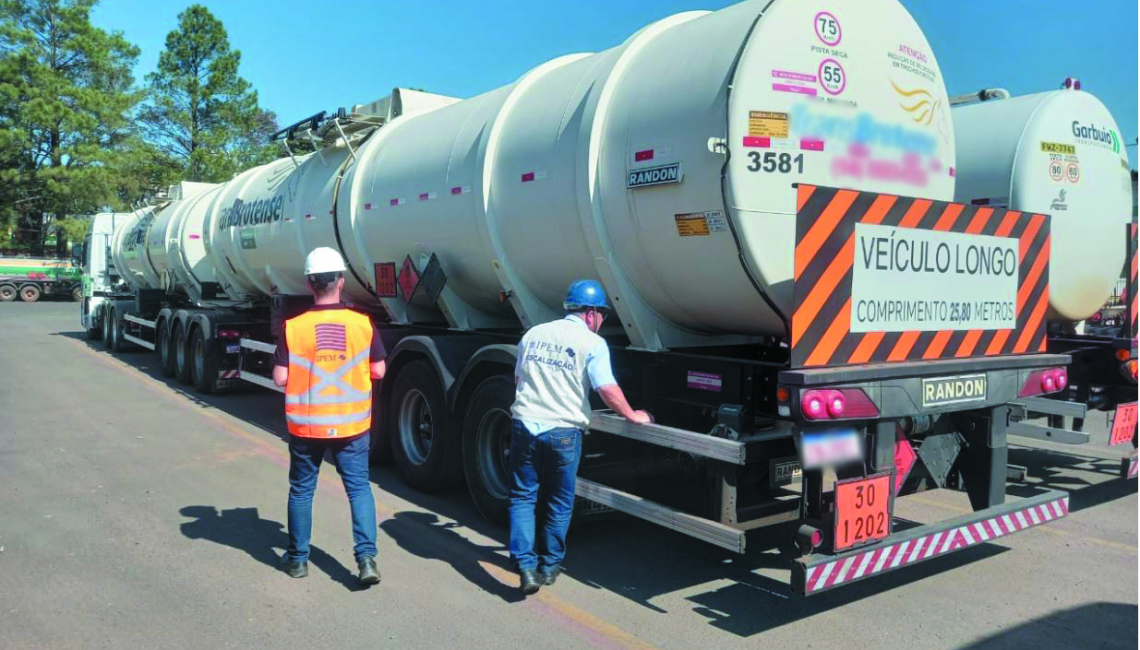 Em Bauru, Ipem-SP verifica veículos que transportam produtos perigosos e cronotacógrafos