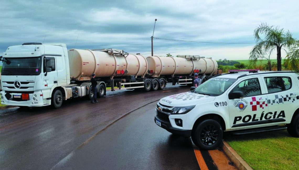 Em Ribeirão Preto, Ipem-SP verifica veículos que transportam produtos perigosos e cronotacógrafos