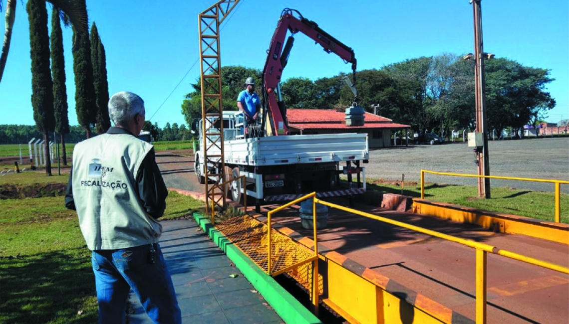 Ipem-SP verifica balança rodoviária na estrada Joaquim Cândido de Melo, em Ribeirão do Sul