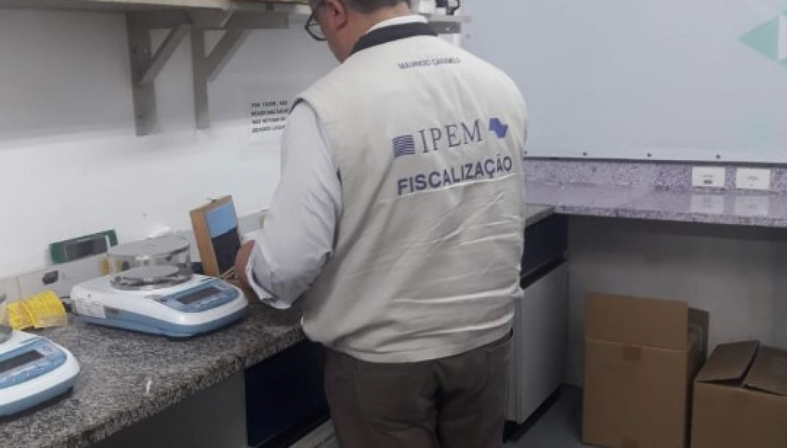 Ipem-SP verifica balanças no fabricante em Diadema